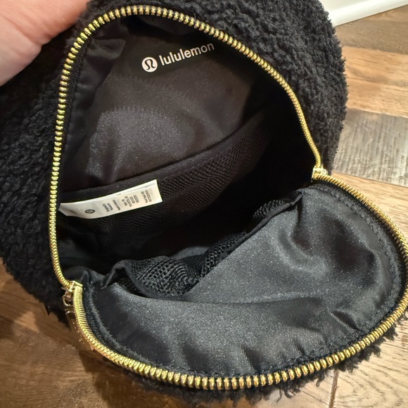 Lululemon Black Fleece Backpack - Picture 5 of 5
